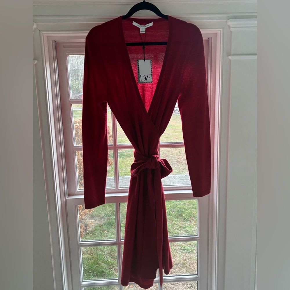 Elegant DVF Red Wool/Cashmere Sweater Dress